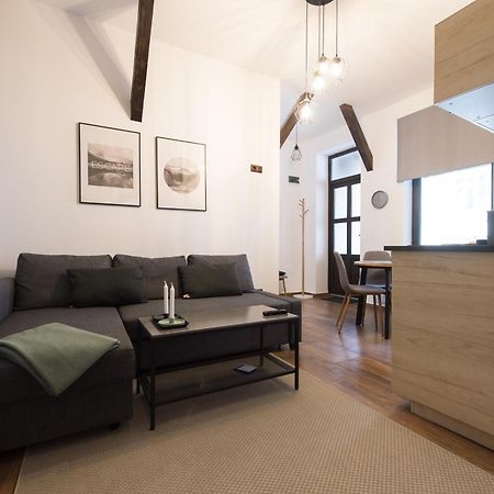 Lovely Brasov Flat With Patio And Mountain Views Eksteriør billede