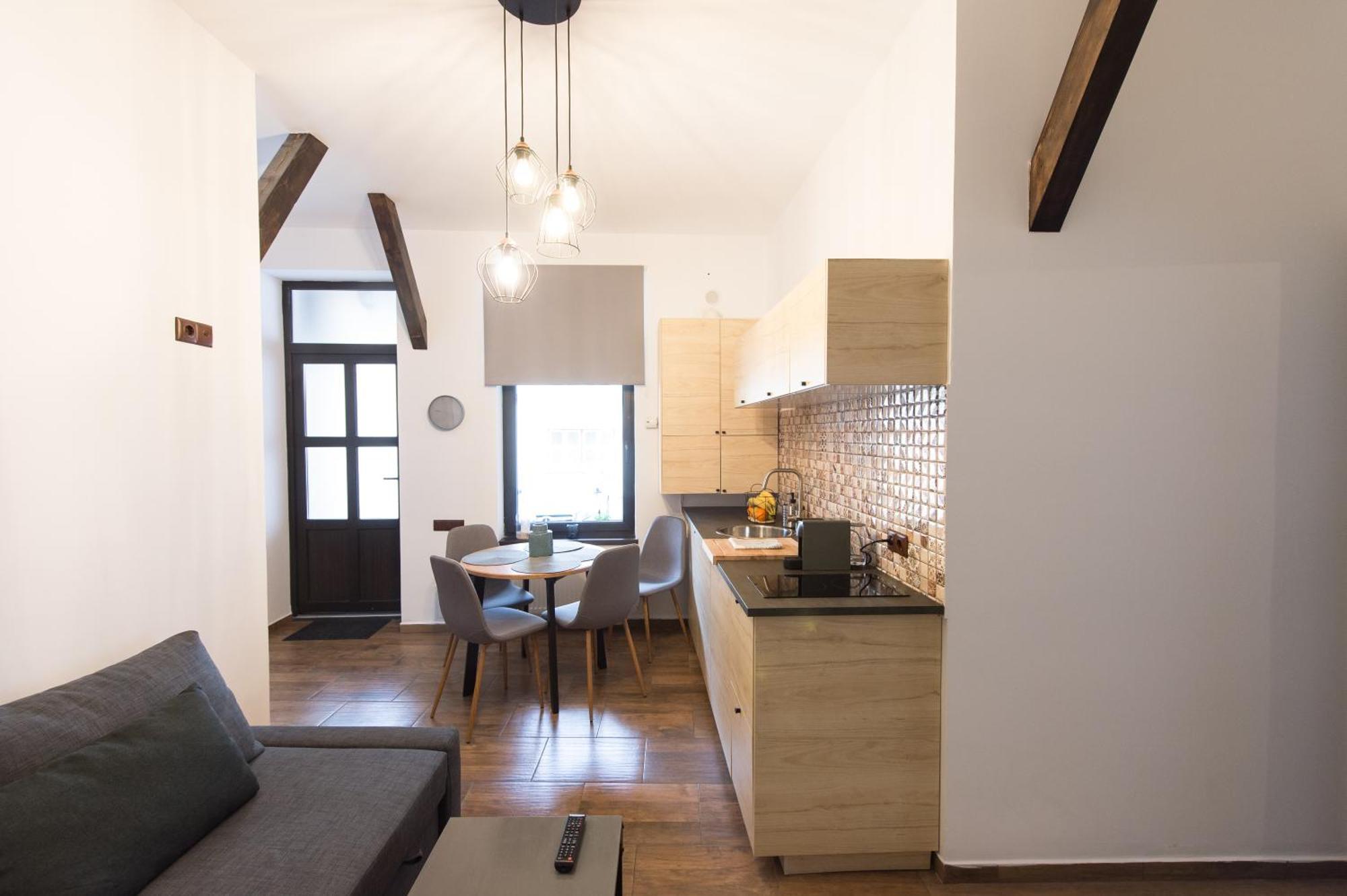 Lovely Brasov Flat With Patio And Mountain Views Eksteriør billede