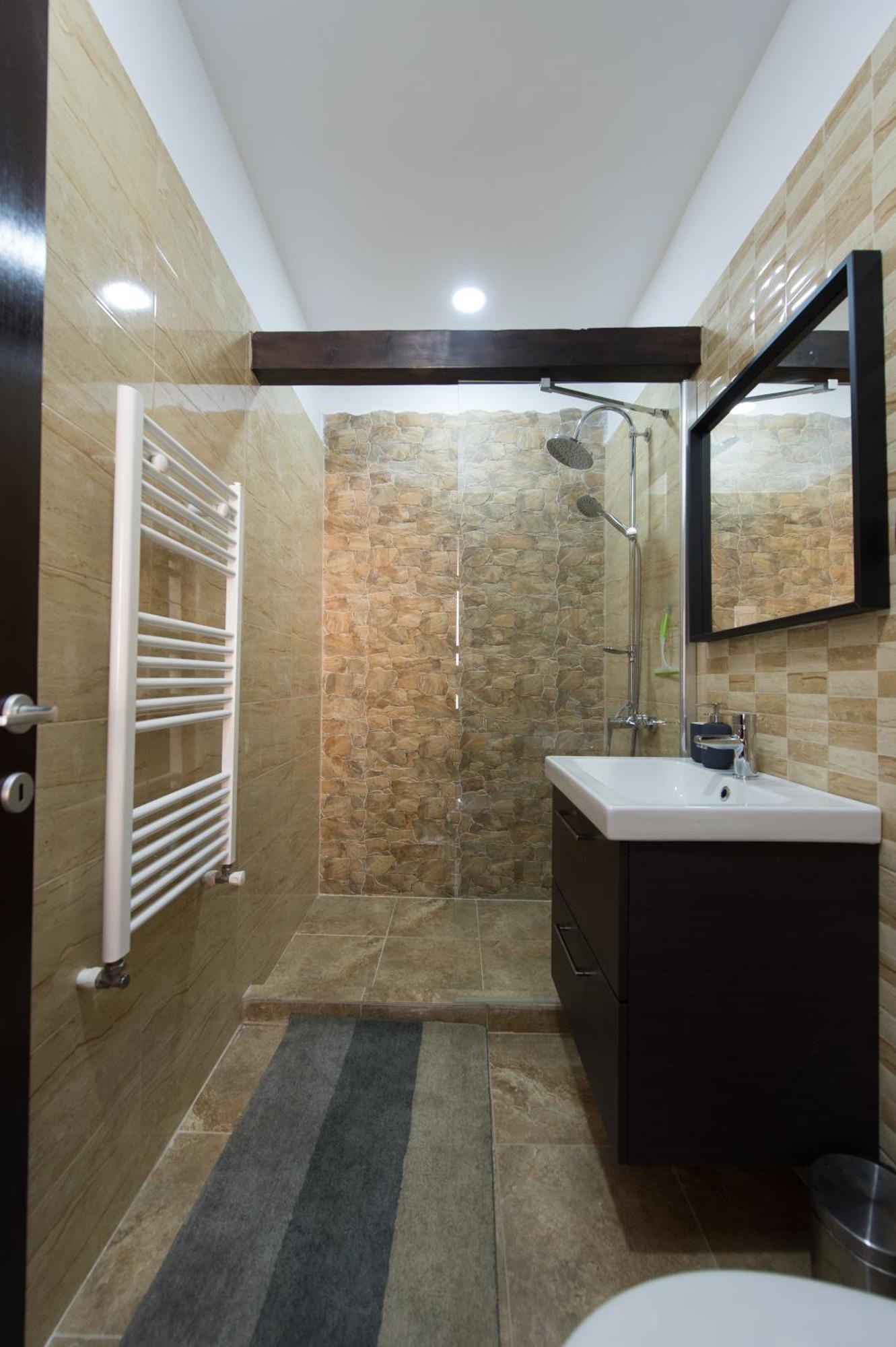 Lovely Brasov Flat With Patio And Mountain Views Eksteriør billede