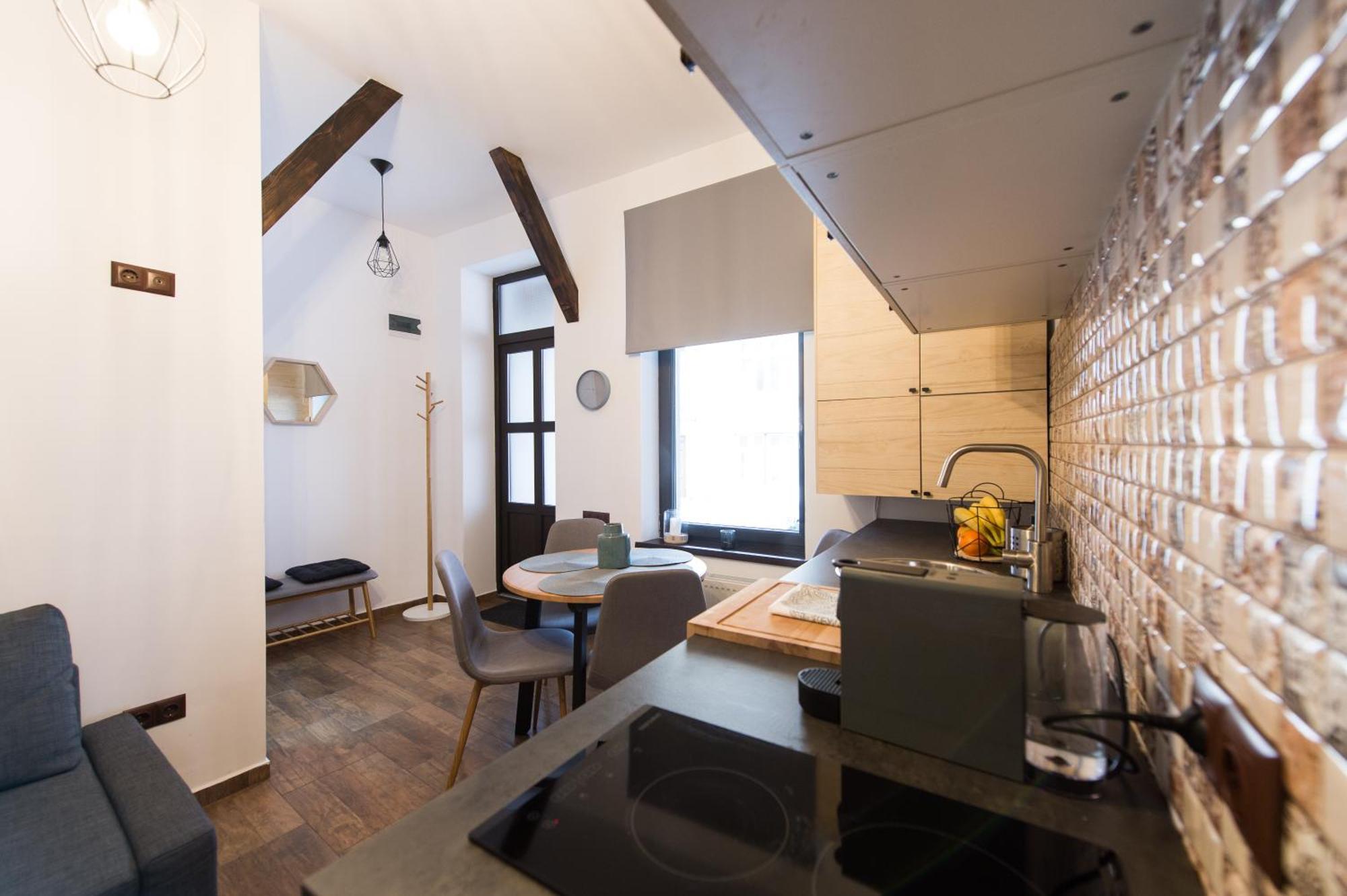 Lovely Brasov Flat With Patio And Mountain Views Eksteriør billede