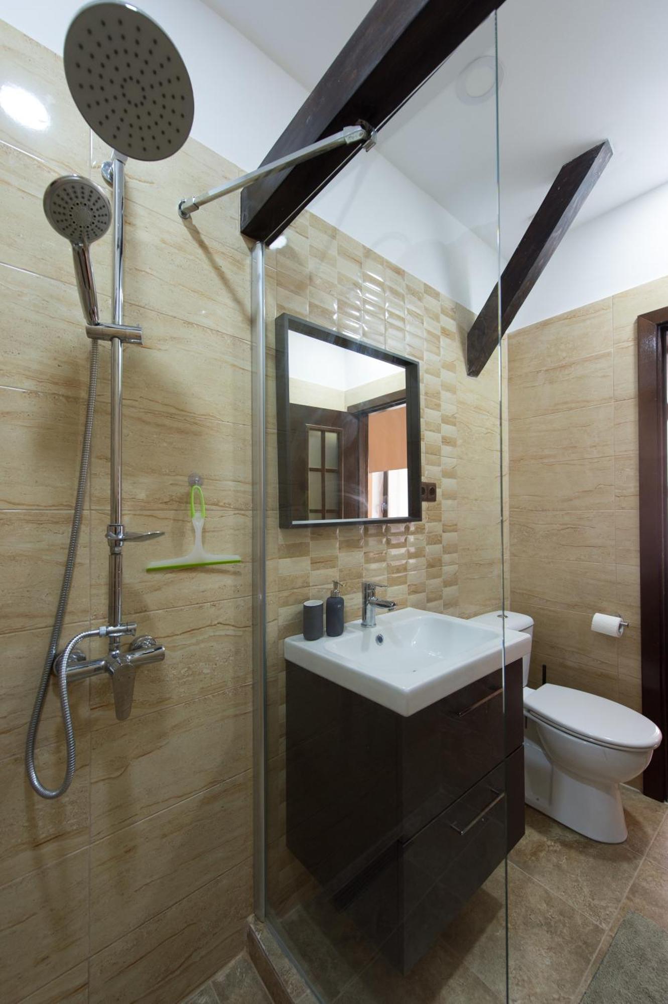 Lovely Brasov Flat With Patio And Mountain Views Eksteriør billede