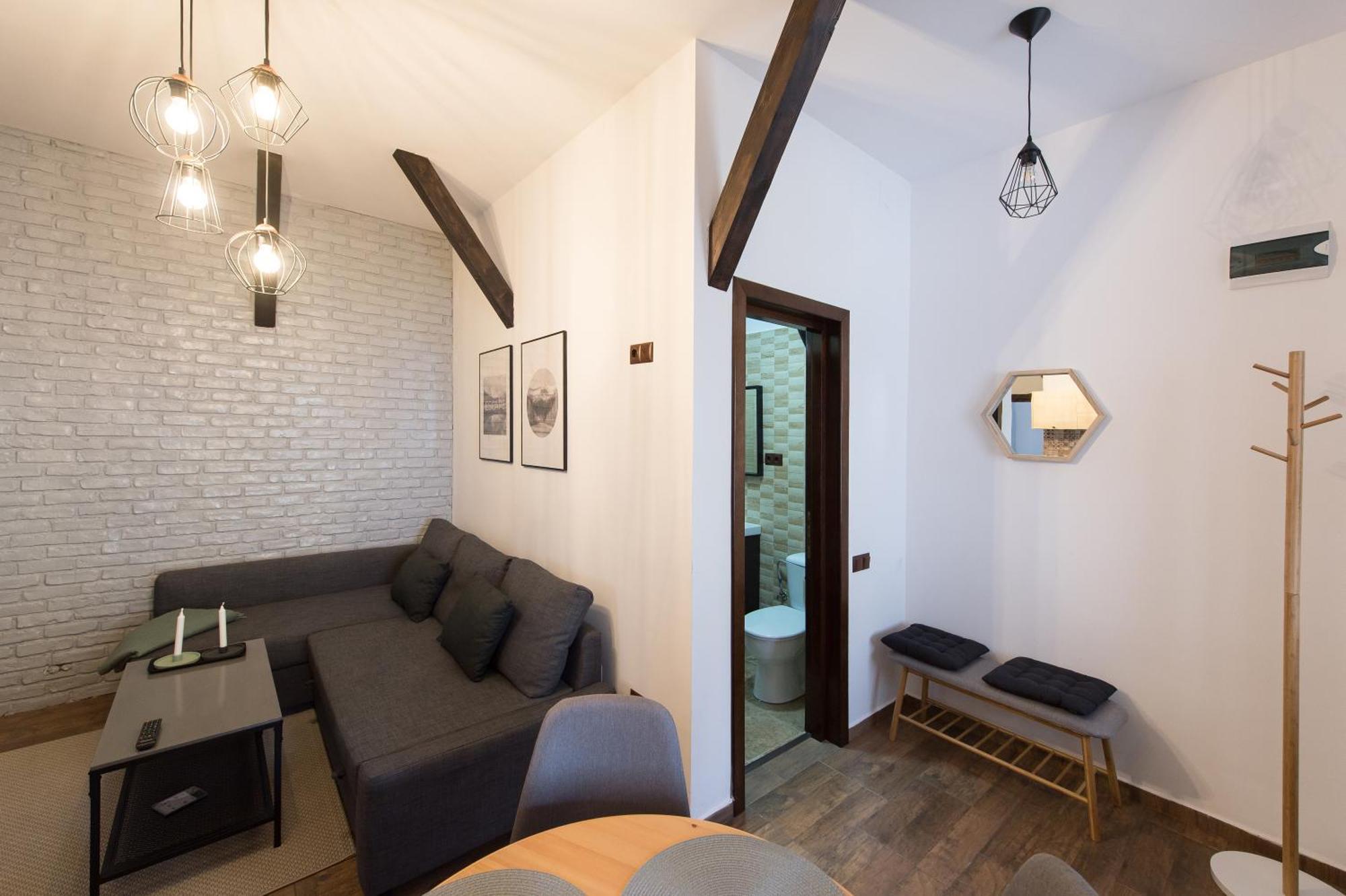 Lovely Brasov Flat With Patio And Mountain Views Eksteriør billede