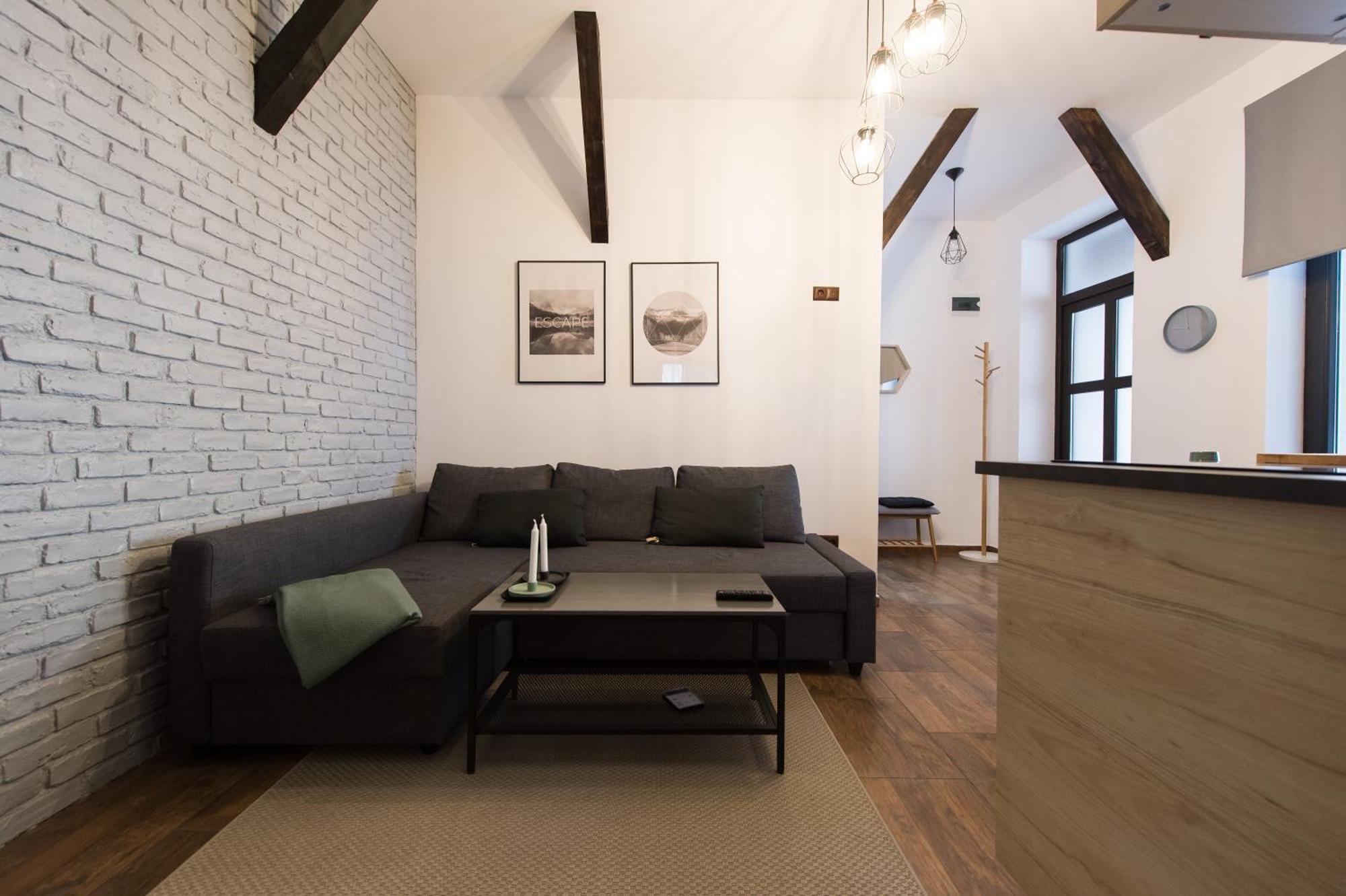 Lovely Brasov Flat With Patio And Mountain Views Eksteriør billede