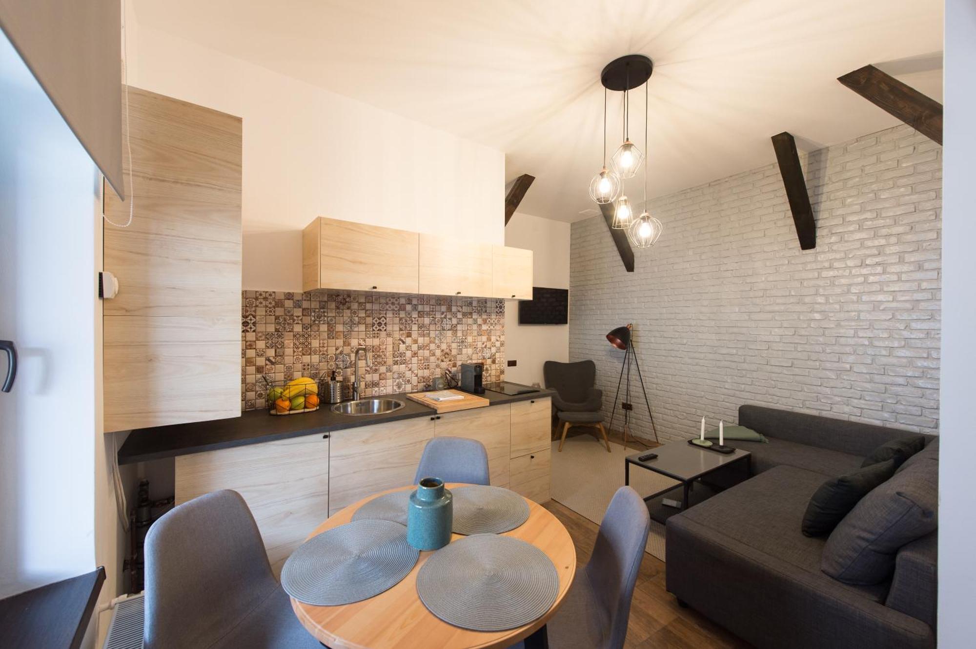Lovely Brasov Flat With Patio And Mountain Views Eksteriør billede