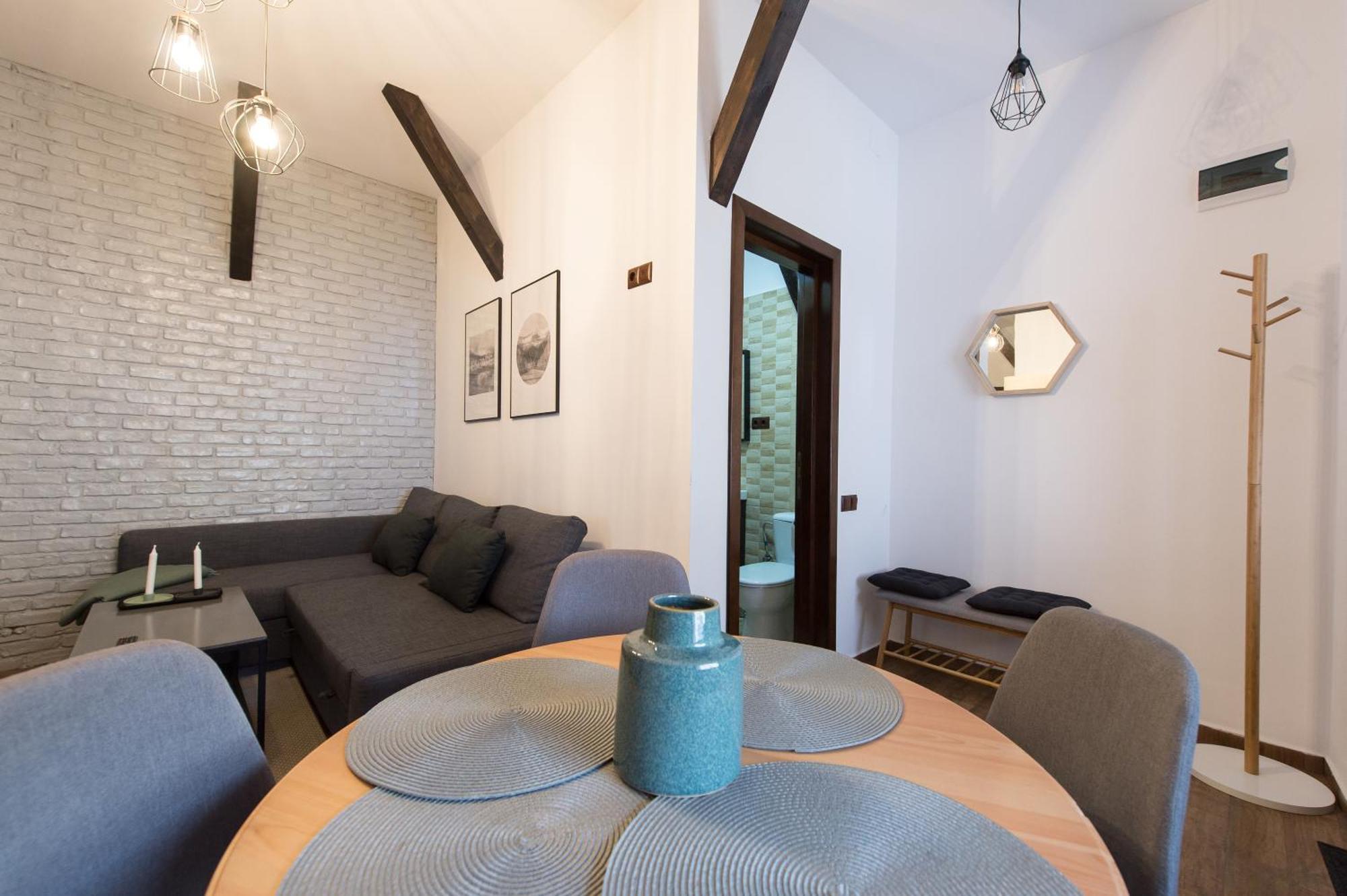 Lovely Brasov Flat With Patio And Mountain Views Eksteriør billede