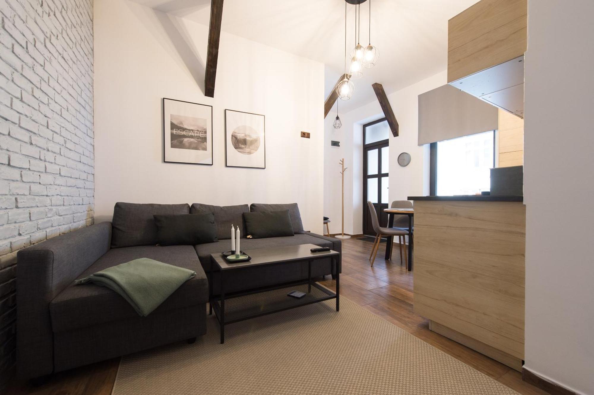 Lovely Brasov Flat With Patio And Mountain Views Eksteriør billede