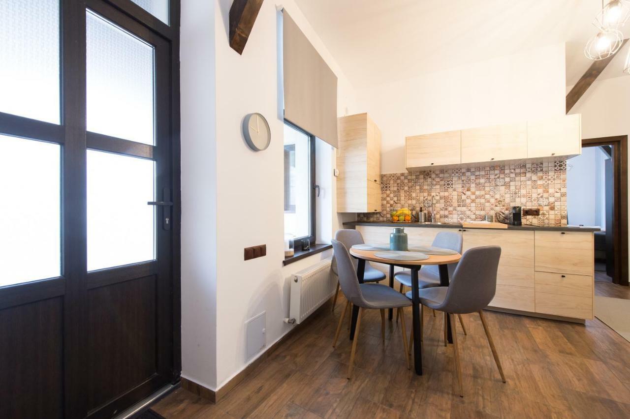 Lovely Brasov Flat With Patio And Mountain Views Eksteriør billede